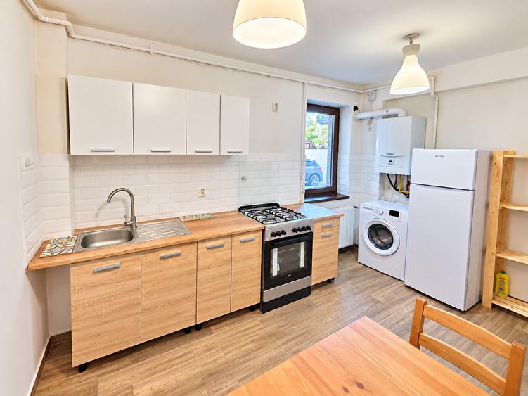 Apartament cu 2 camere decomandat în 13 Septembrie