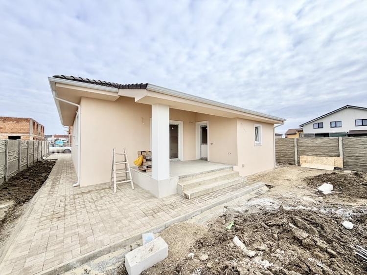 Casă individuală cu 4 camere cu Canalizare în Moșnița Nouă