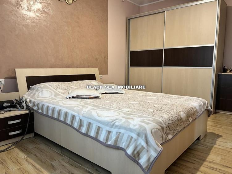 Casă individuală cu 7 camere cu Canalizare în Central