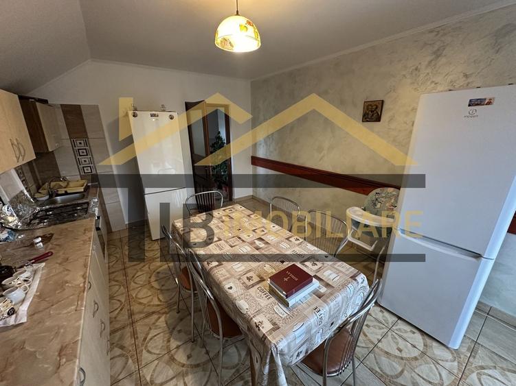 Casă individuală cu 8 camere cu Canalizare în Praid