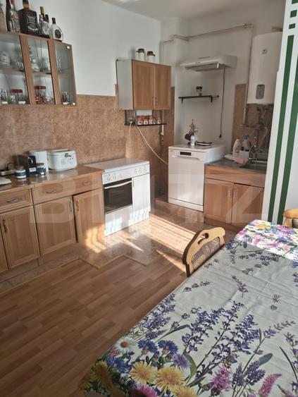 Casă individuală cu 6 camere cu Canalizare în Vest
