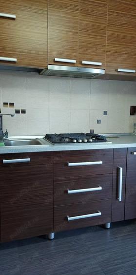 Apartament cu 3 camere decomandat în Florești