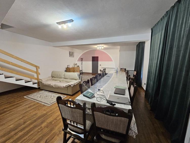Duplex cu 9 camere cu Teren 750 Mp în Rona de Jos