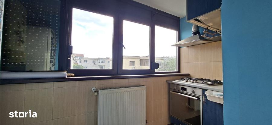 Apartament cu 3 camere decomandat în Mazepa 2