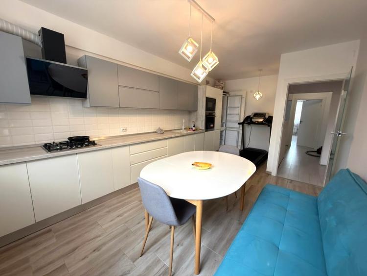 Apartament cu 3 camere decomandat, mobilat în Central