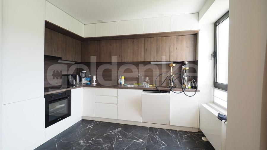 Apartament cu 3 camere semidecomandat, mobilat în Pipera
