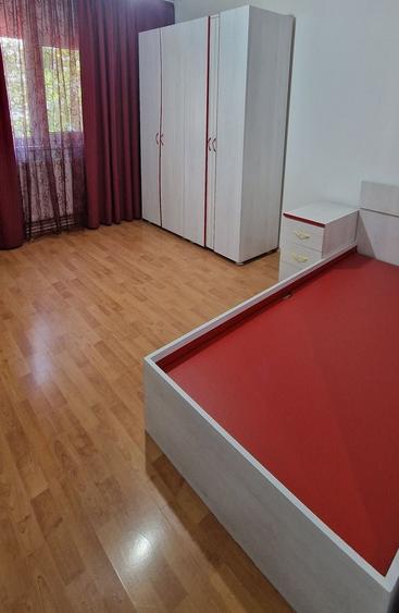 Apartament cu 3 camere decomandat în Mărăcineni