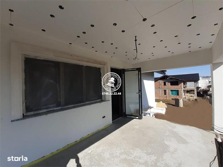 Casă cu 4 camere în Breazu