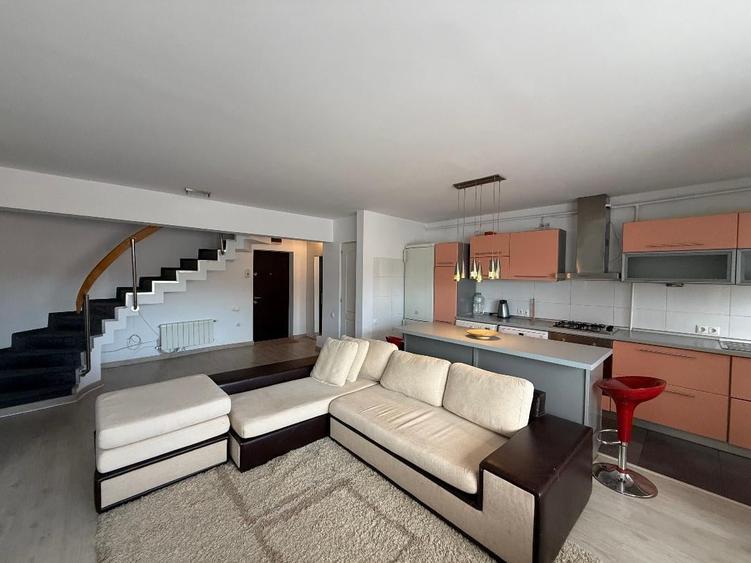 De inchiriat Apartament 3 camere cu scara interioara, zona Centru. - 1