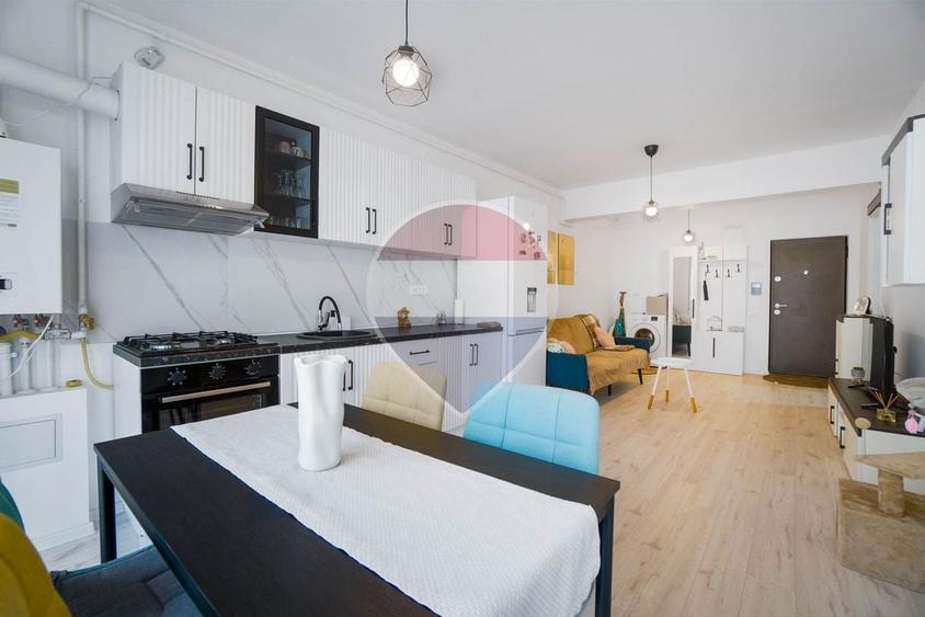 Apartament cu 2 camere semidecomandat, mobilat în Sânpetru
