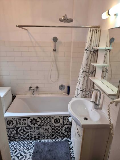 Apartament cu 2 camere decomandat în Lahovari