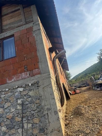 Vând casă mobilată  în zona turistică - 9