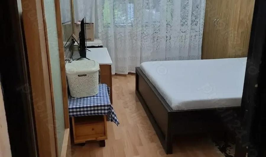 Apartament cu 3 camere semidecomandat, mobilat în Berceni