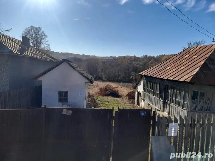 Casă cu 2 camere cu Teren 2000 Mp în Glăvile