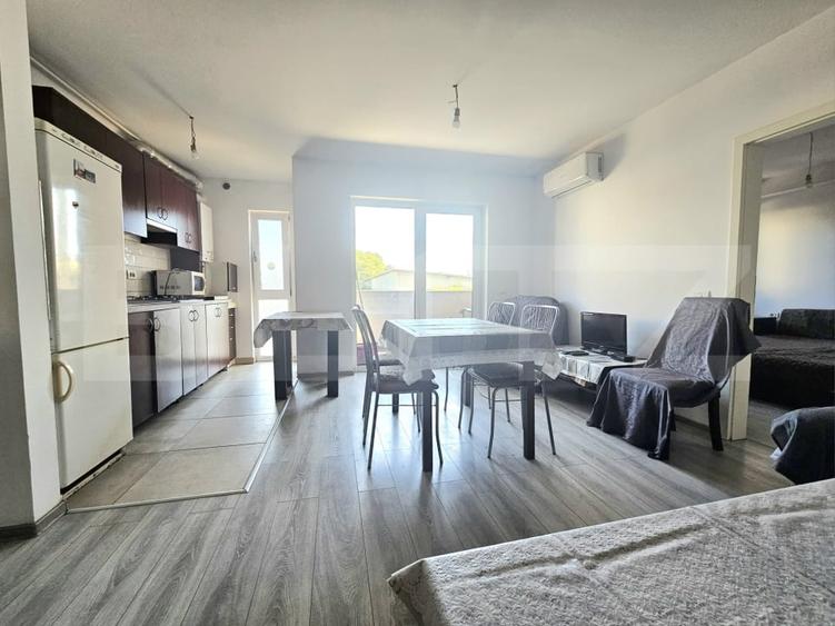 Apartament cu 3 camere semidecomandat, mobilat în Aradului