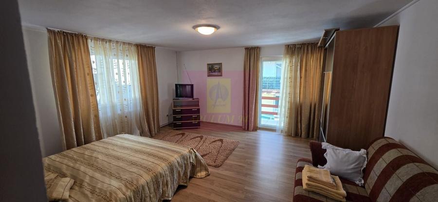 Casă individuală cu 7 camere cu Canalizare în Central