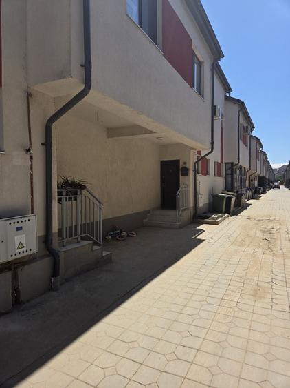Casă cu 4 camere în Militari