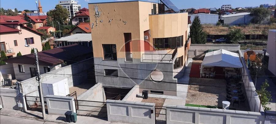 Casă individuală cu 12 camere cu Piscina în Fundeni