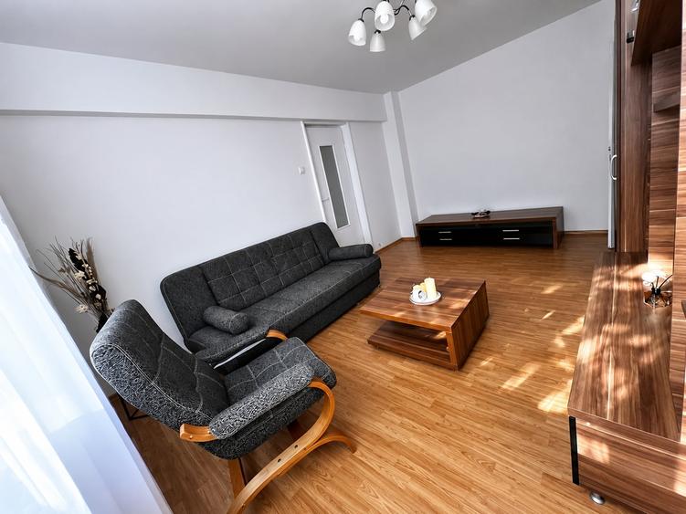 Apartament cu 3 camere decomandat, mobilat în Crângași