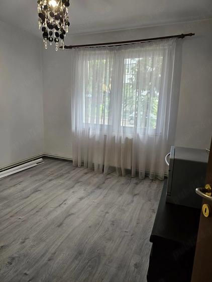 Apartament cu 3 camere decomandat în Tudor