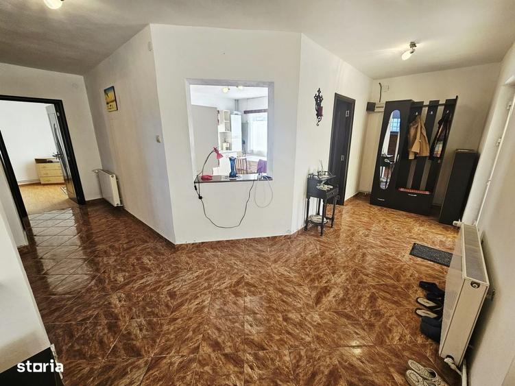 Casă cu 4 camere în Ariceștii Rahtivani