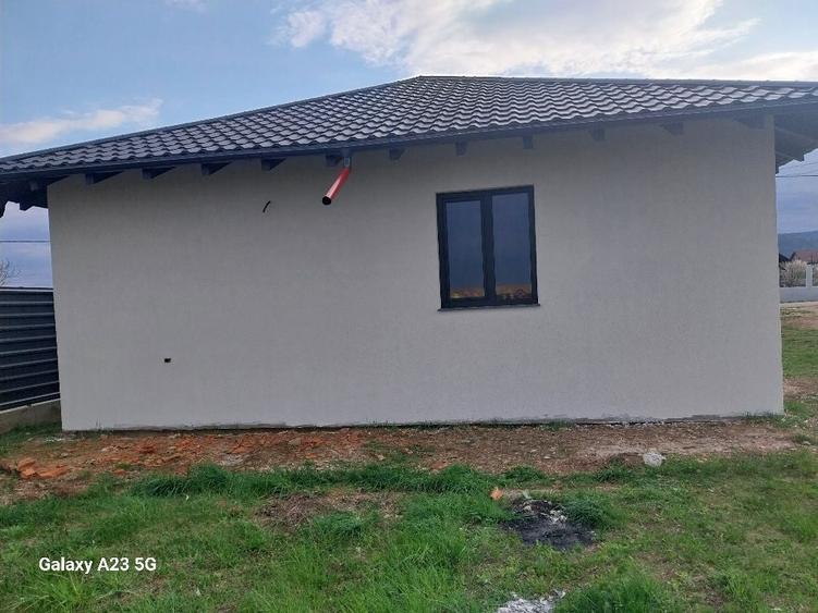 Casă cu 3 camere în Dumbrava
