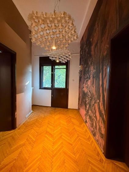 Apartament cu 4 camere semidecomandat în Primăverii