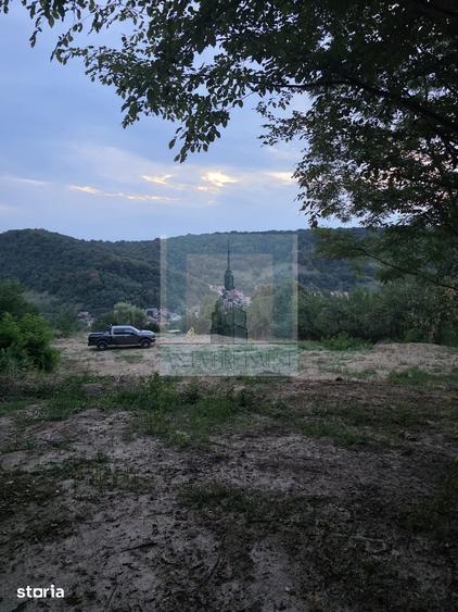 Teren de 1550 mp, în Central