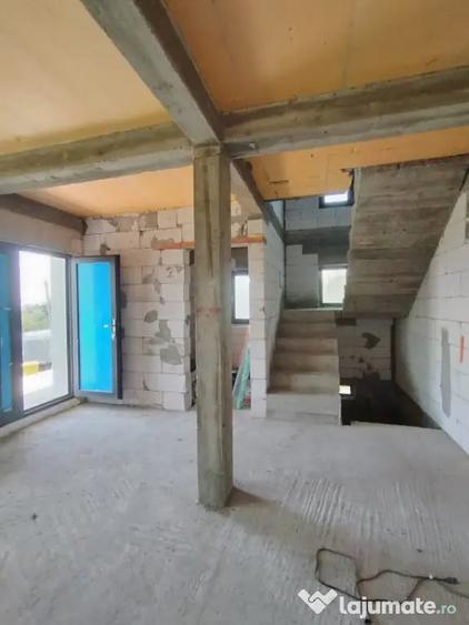 Casă cu 7 camere cu Teren 865 Mp în Bucovăț