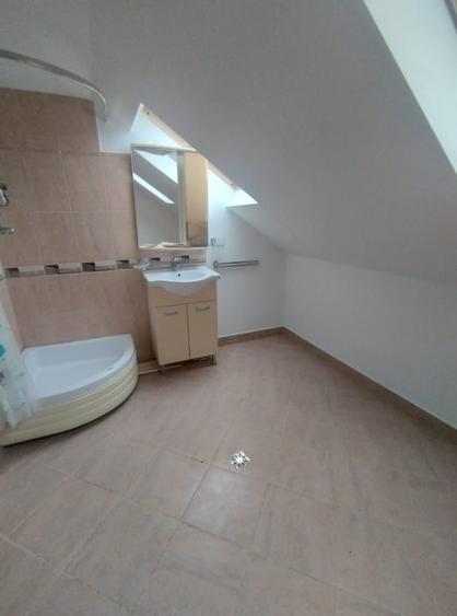 Casă individuală cu 5 camere cu Canalizare în Vălenii de Munte