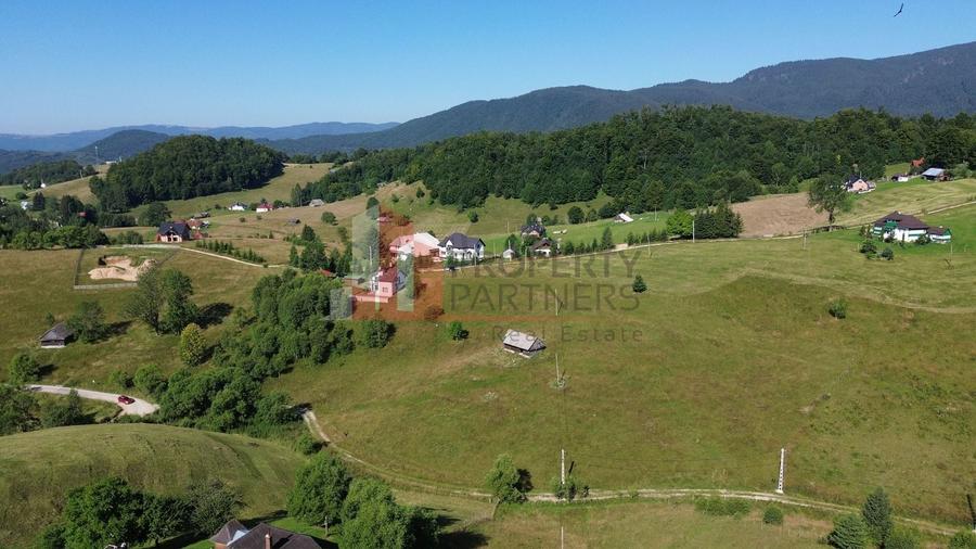 Teren Construcții intravilan de 3908 mp, în Dâmbovicioara