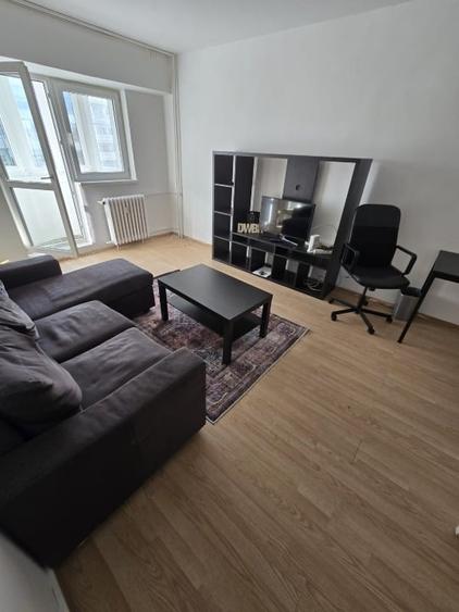 Apartament cu 2 camere semidecomandat, mobilat în P-ța Victoriei