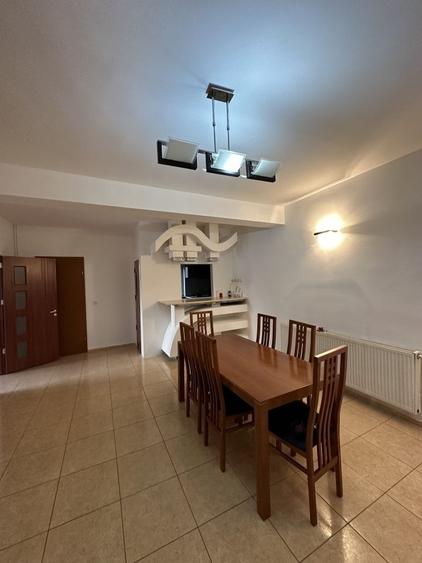 Casă cu 5 camere cu Teren 400 Mp în Central