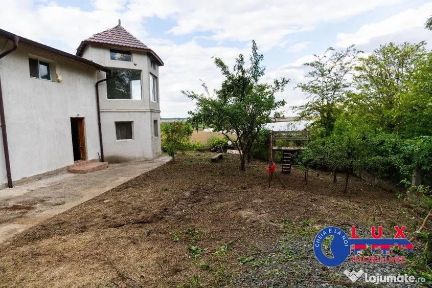 Casă cu 4 camere cu Teren 326 Mp în Somova