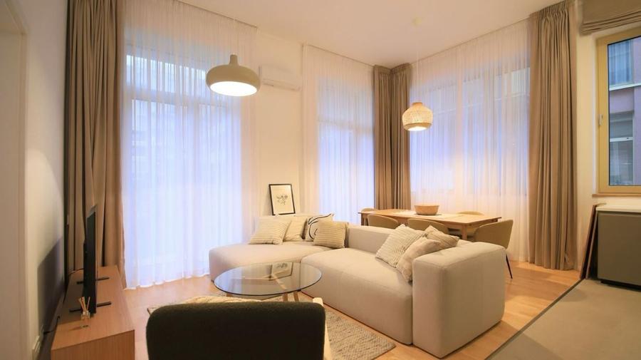 Apartament cu 3 camere semidecomandat, mobilat în Bucureștii Noi