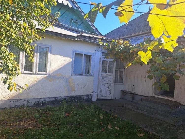 Casă individuală cu 4 camere cu Teren 3500 Mp în Dolhești
