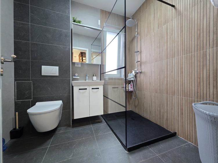 Duplex cu 4 camere cu Canalizare în Stupini