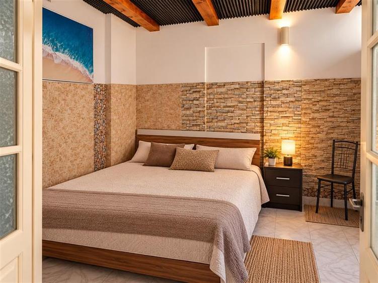 Casă cu 7 camere cu Canalizare în 3 Insule