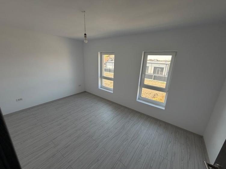 Duplex cu 4 camere cu Canalizare în Săcălaz