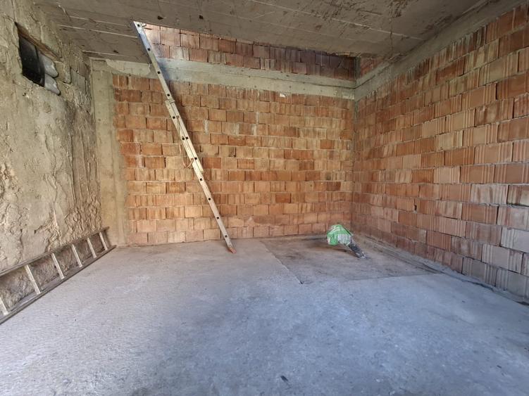 Casă cu 4 camere cu Canalizare în Codlea