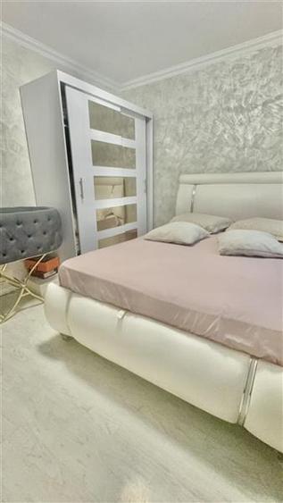 Apartament cu 4 camere decomandat, mobilat în Est