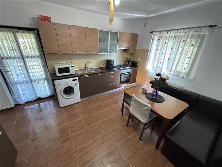Casă cu 4 camere cu Teren 1000 Mp în Exterior Sud