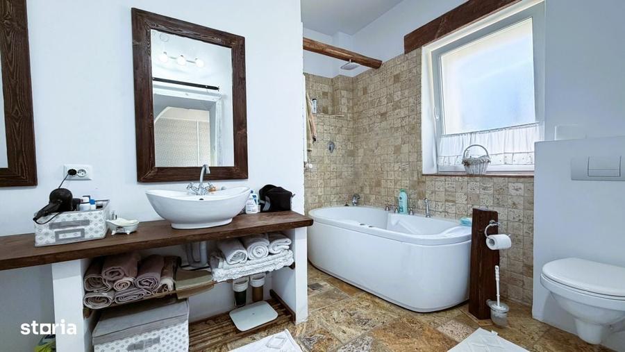 Casă cu 4 camere cu Teren 520 Mp în Central