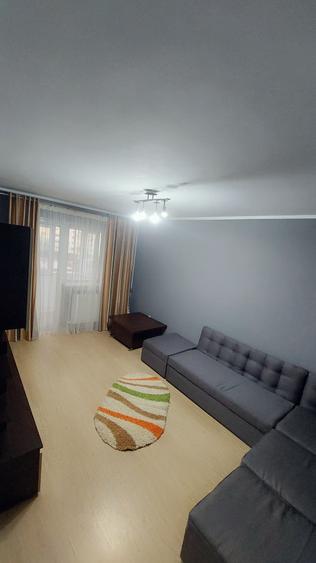 Apartament cu 3 camere decomandat în Sud