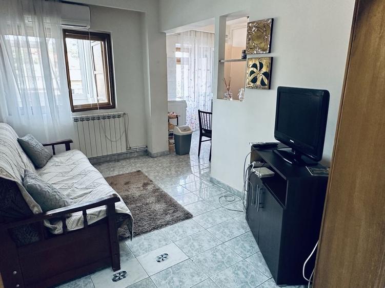 Apartament cu 3 camere decomandat în Independenței