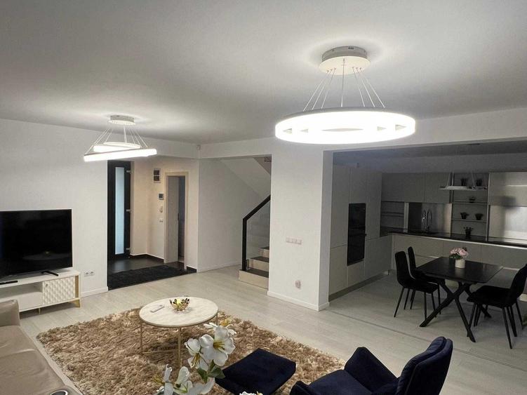 Casă cu 4 camere în Exterior Vest
