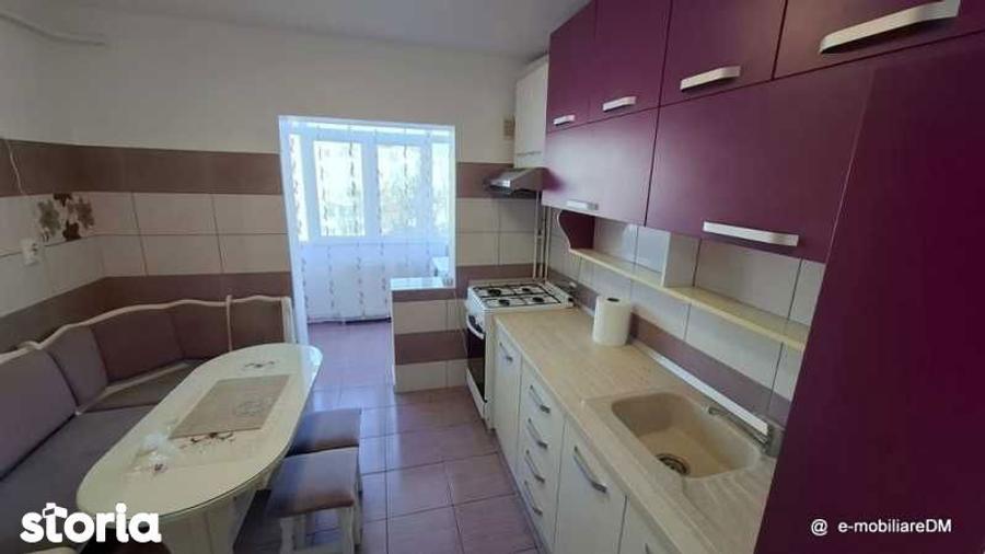 Apartament cu 2 camere decomandat în Nicolina