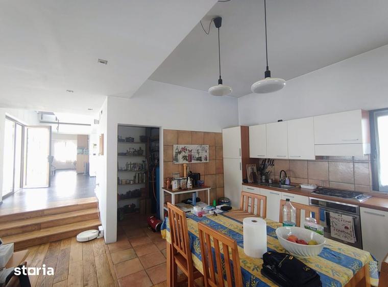 Casă cu 5 camere cu Teren 1200 Mp în Bucovăț