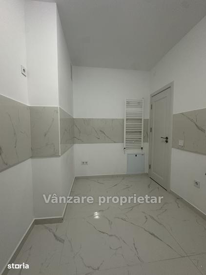 Apartament cu 3 camere semidecomandat în Centrul Civic