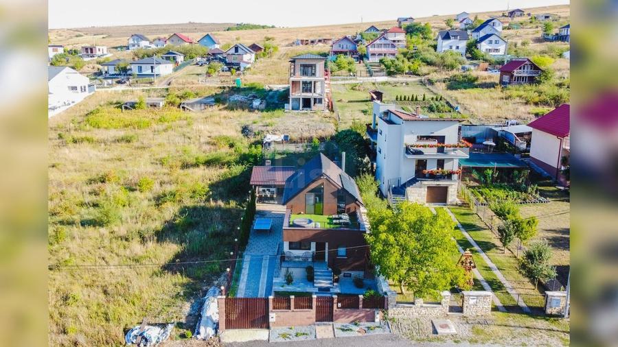 Casă cu 4 camere cu Teren 566 Mp în Câmpenești